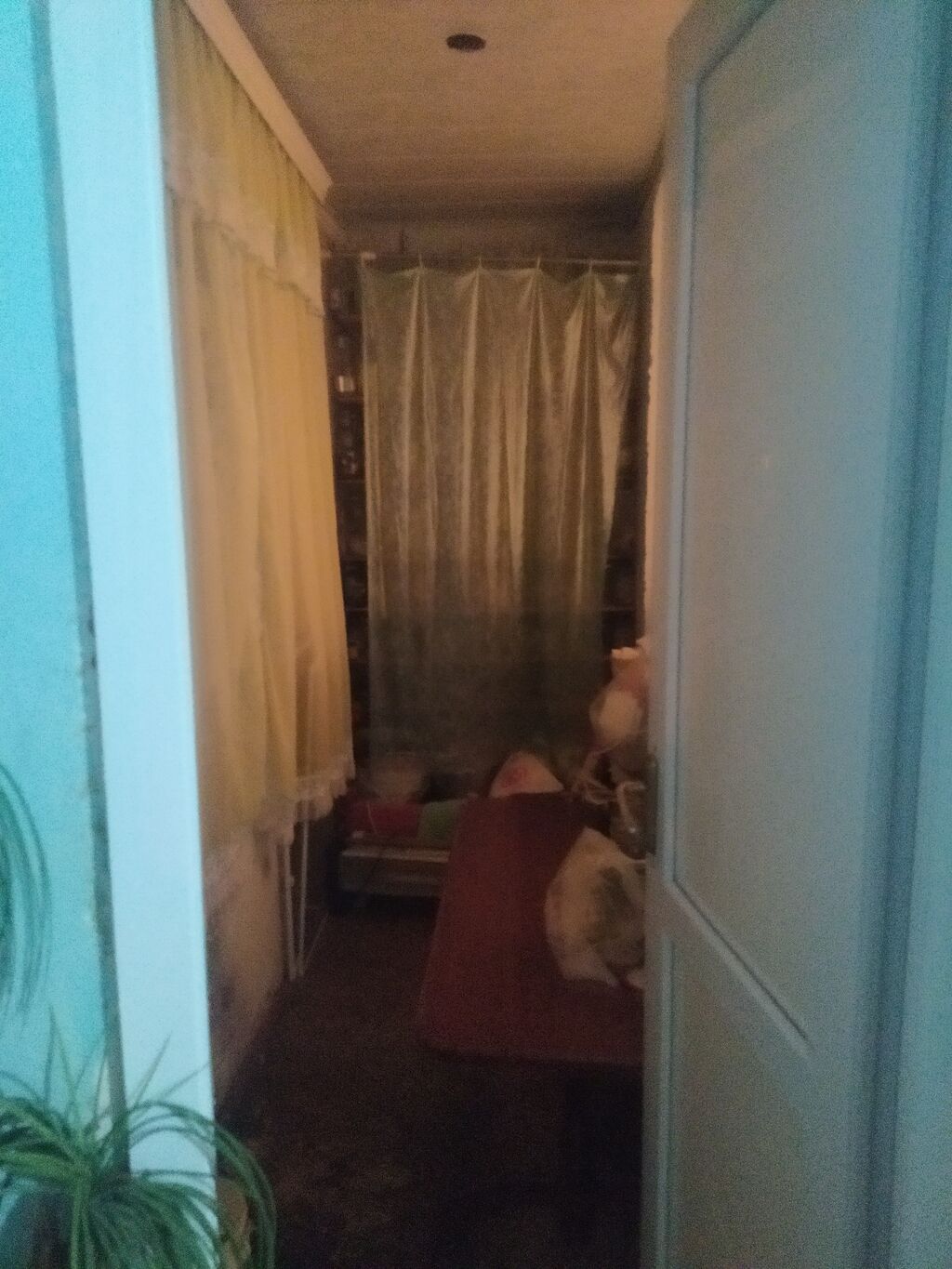 3otaqlı mənzil – geniş yataq otaqları. Təsvir: - Yataq otağı: Böyük