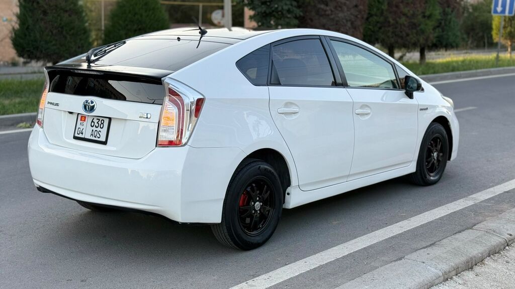 Toyota Prius: 2015 г., 1.8 л, Вариатор, Гибрид, Лифтбек: фото 6