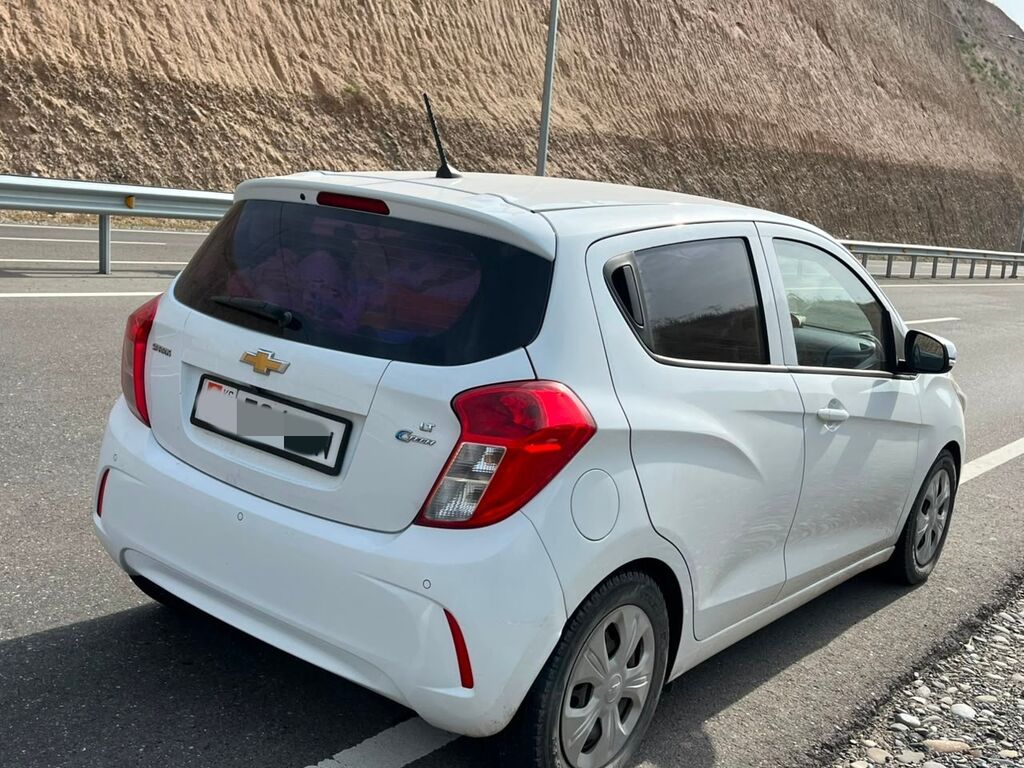 Chevrolet Spark: 2016 г., 1 л, Автомат, Бензин, Хэтчбэк: фото 3