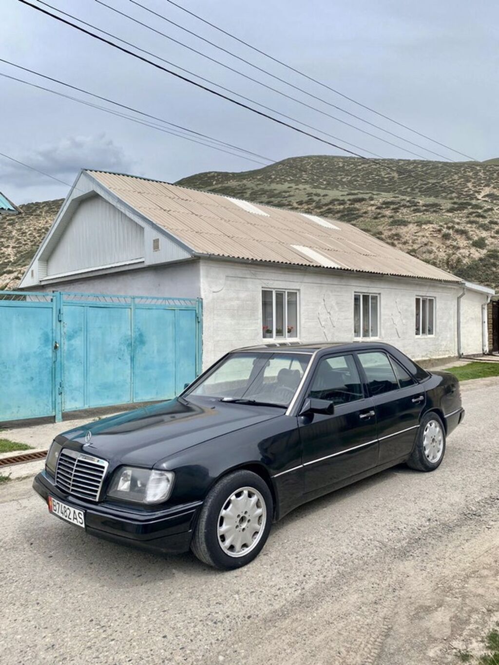 Mercedes-Benz W124: 1993 г., 2 л, Механика, Бензин, Седан: фото 3