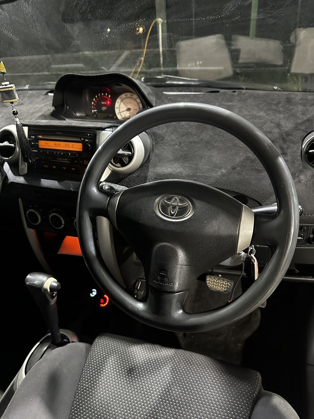 Toyota Ist: 2003 г., Бензин, Хэтчбэк: фото 6