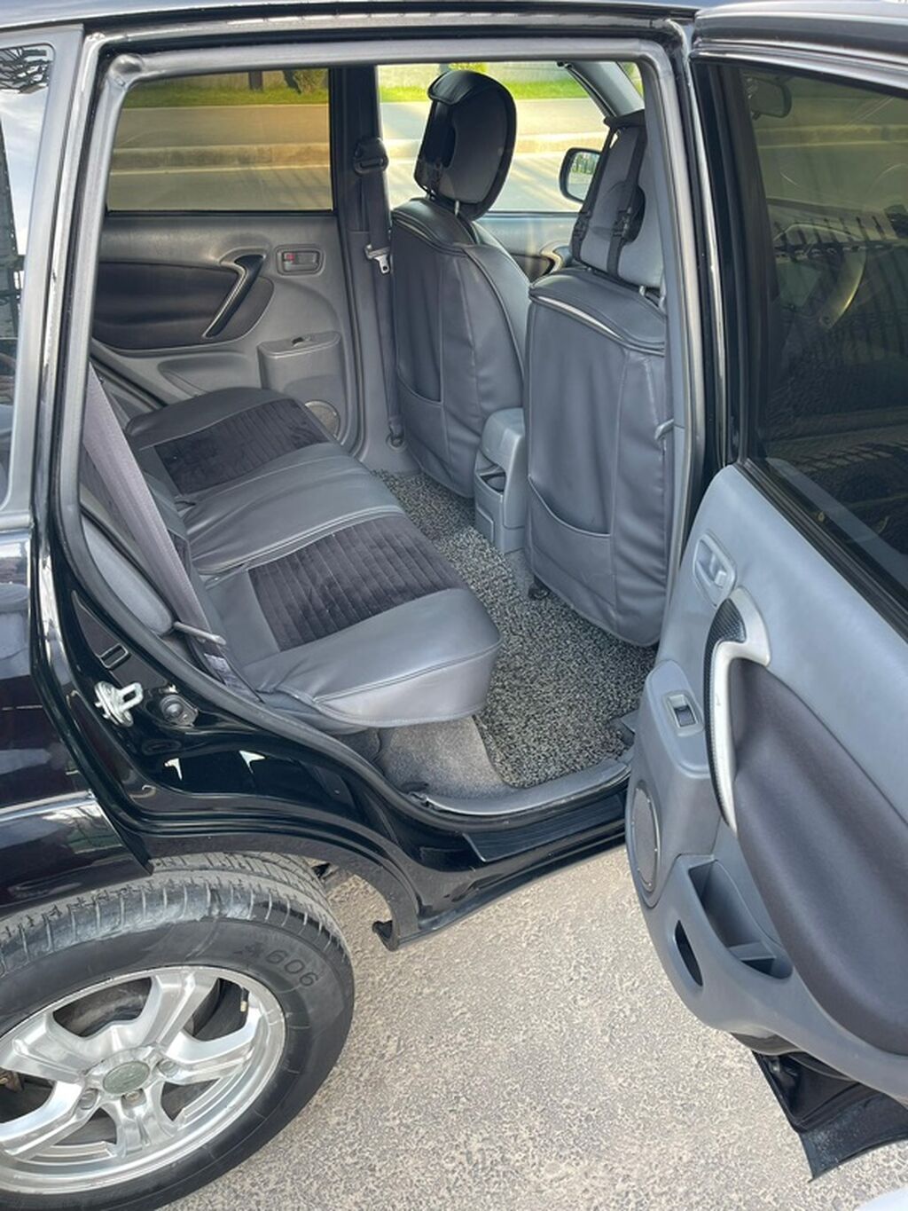 Toyota RAV4: 2002 г., 2 л, Автомат, Бензин, Кроссовер: фото 3