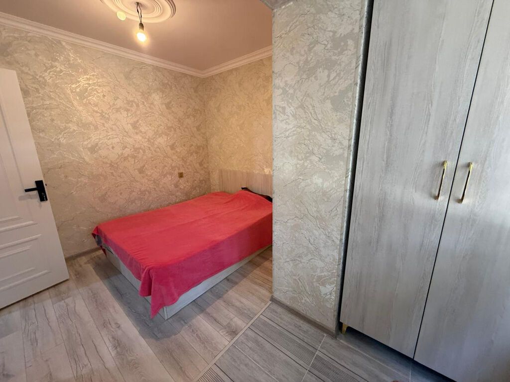 Bileceri qes 297 nomreli mektebin yax 5 mertebeli binanin 1 ci