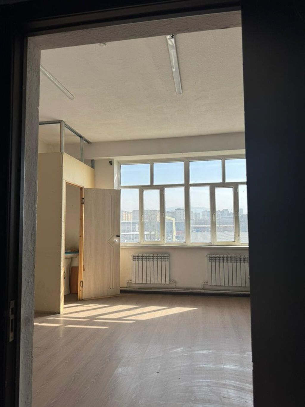 Сдаётся 4-уровневое здание Общая площадь: 1650 м² это 3 этажа — фото 8