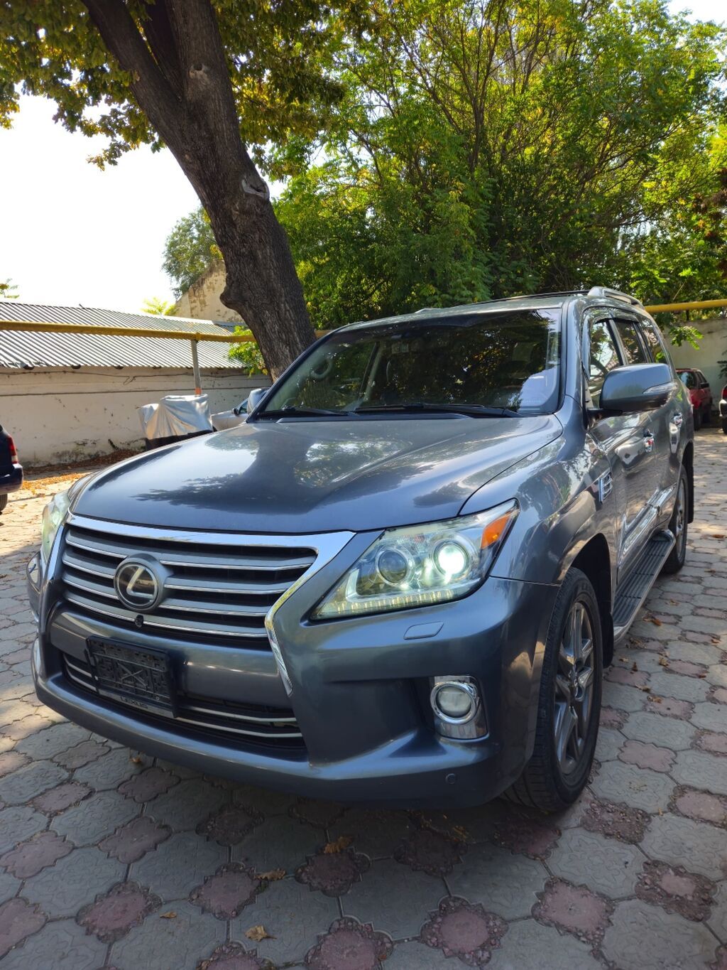 Lexus LX