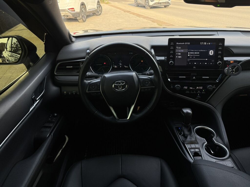 Toyota Camry: 2022 г., 2.5 л, Автомат, Гибрид, Седан: фото 8