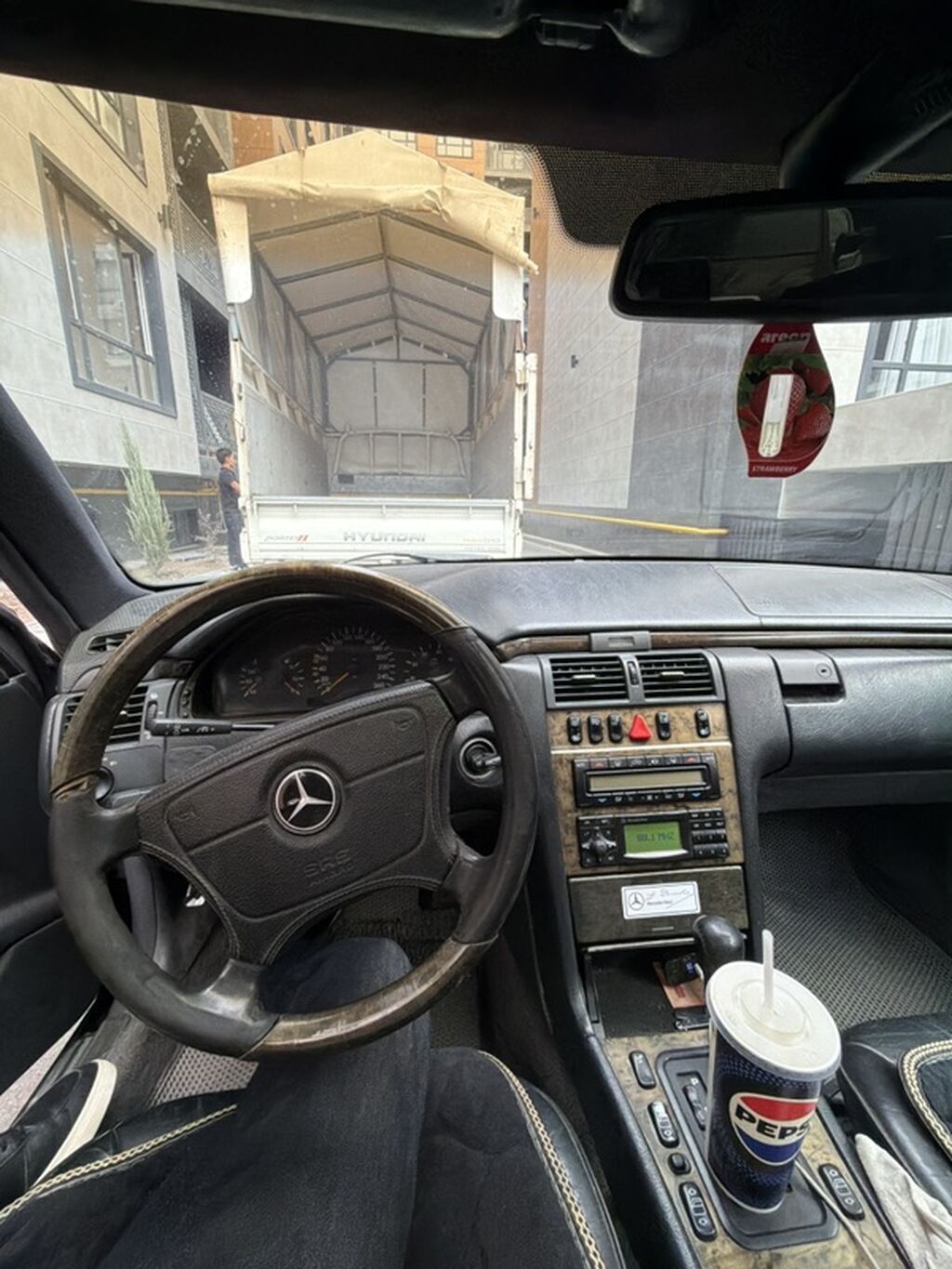 Mercedes-Benz E-Class: 1997 г., 4.3 л, Автомат, Бензин, Седан: фото 8