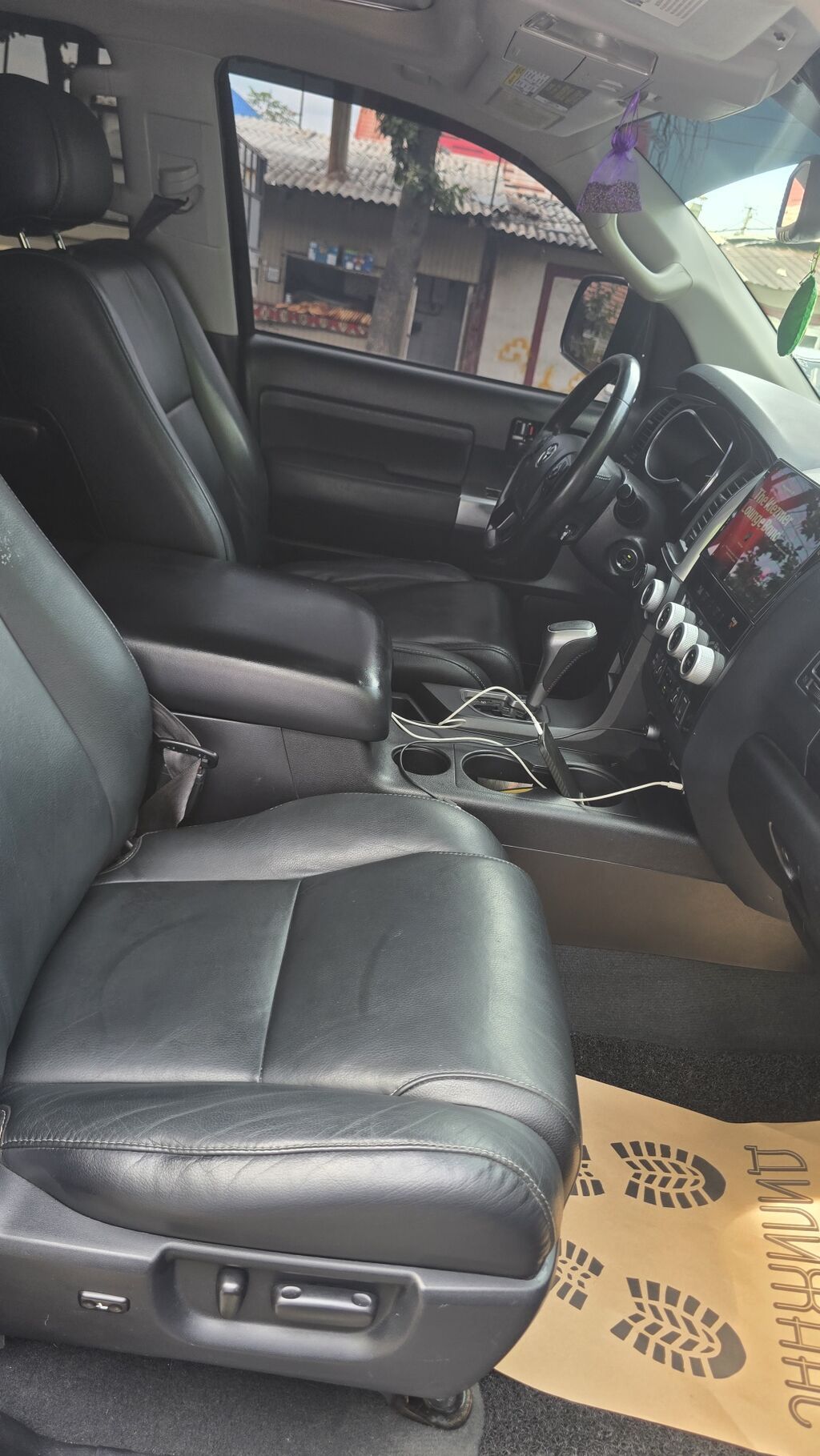 Toyota Sequoia: 2019 г., Автомат, Внедорожник: фото 2
