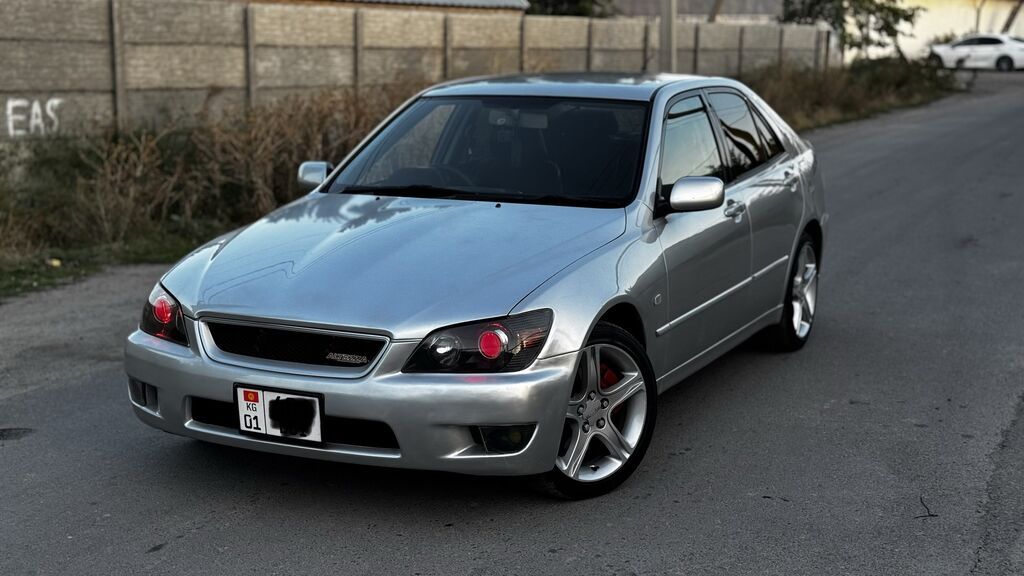 Toyota Altezza: 2002 г., 2 л, Автомат, Бензин, Седан: фото 2