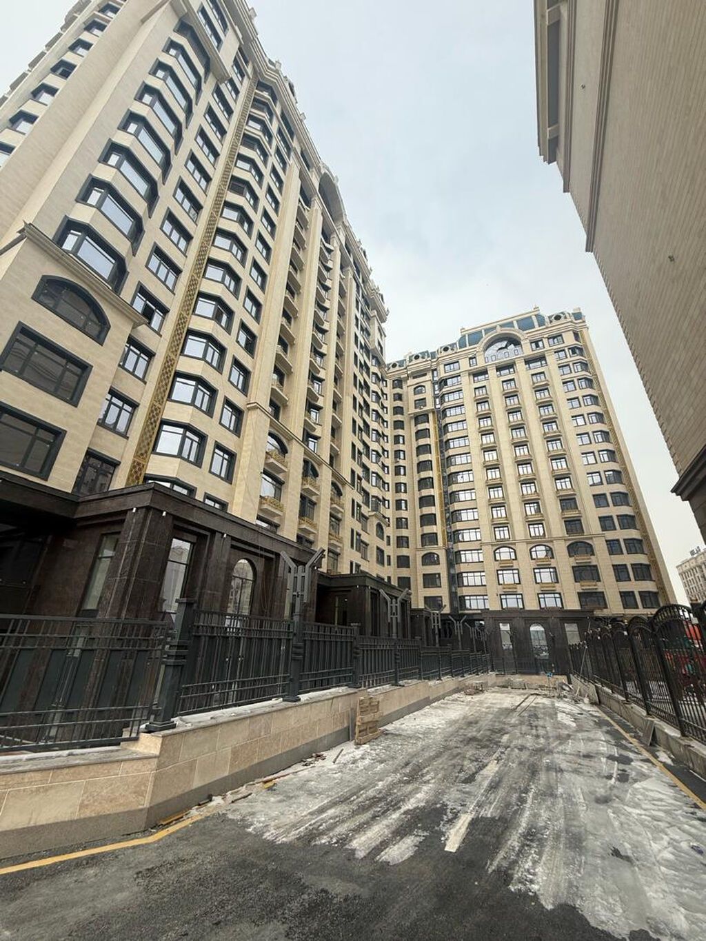 3 комнаты, 140 м², Ак-Кеме Элитка, 16 этаж, ПСО (под самоотделку): фото 1