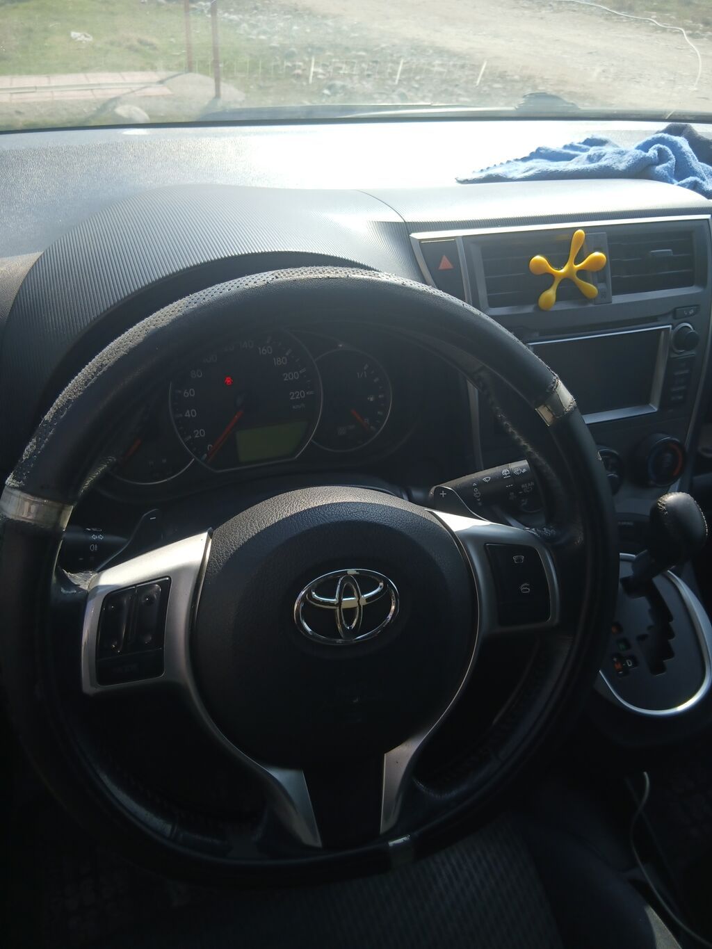 Toyota Verso: 2011 г., 1.3 л, Автомат, Бензин, Универсал: фото 2