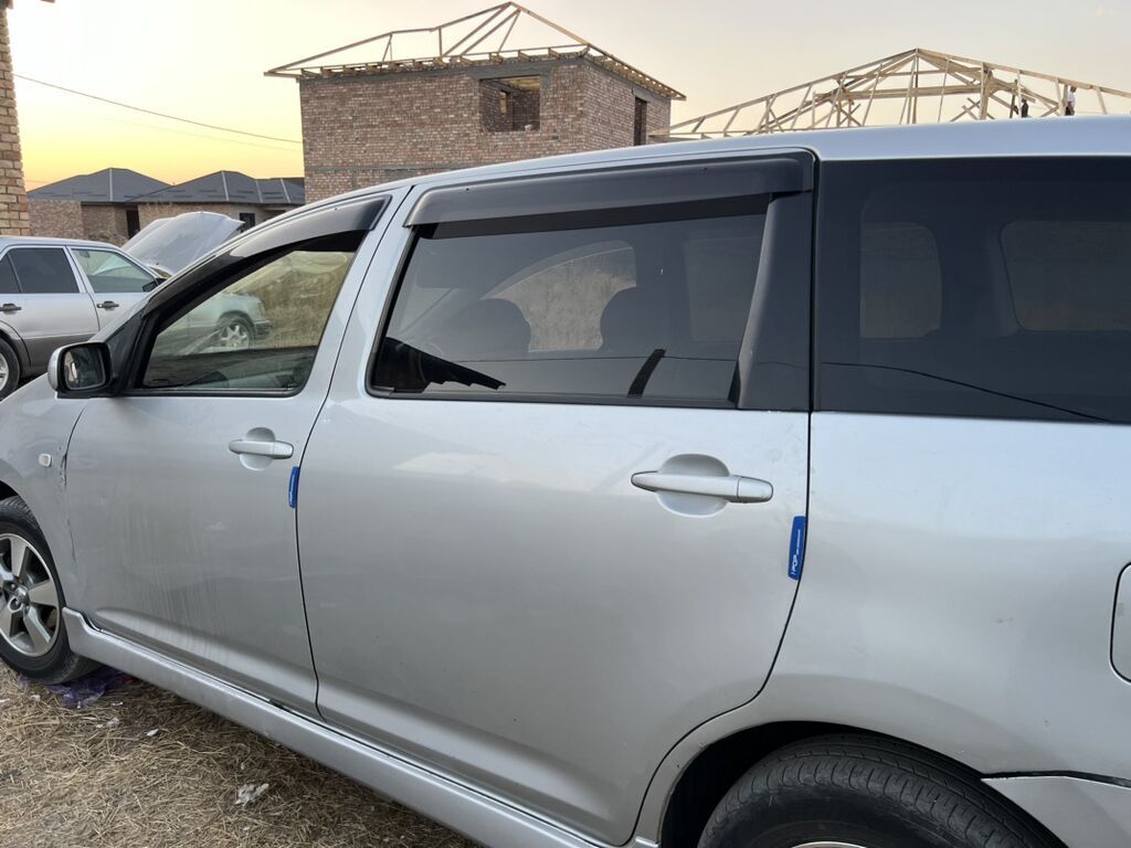 Toyota WISH: 2004 г., 1.8 л, Автомат, Бензин, Минивэн: фото 3