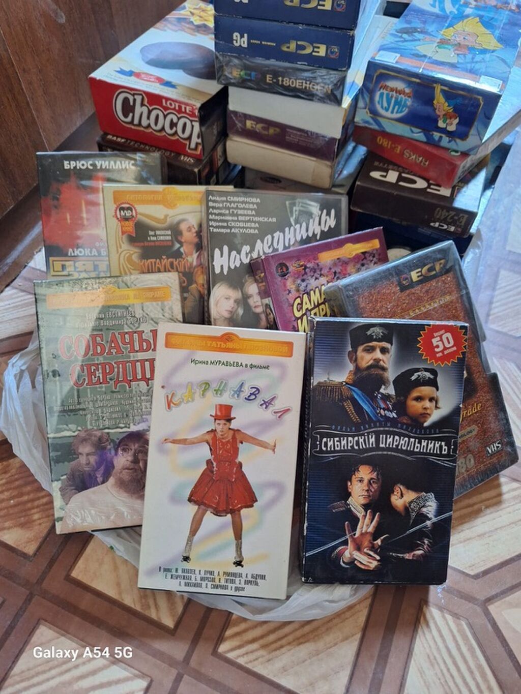 Все кассеты за 600 сом Коллекция видеокассет VHS - Формат: VHS — фото 2
