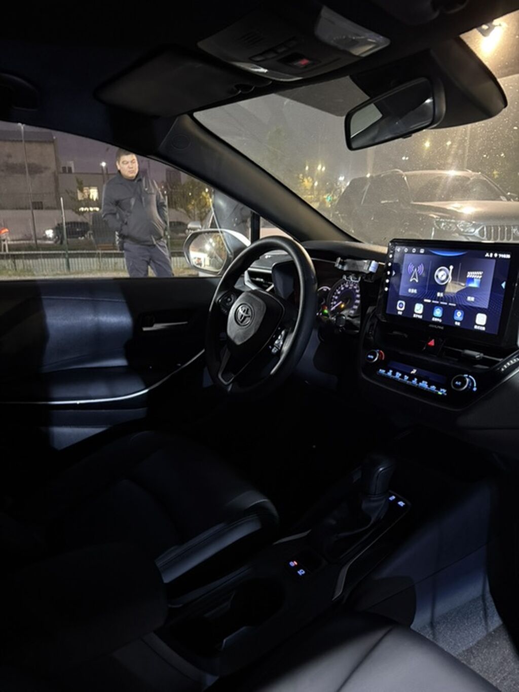Toyota Corolla: 2019 г., 1.8 л, Вариатор, Гибрид, Седан: фото 7