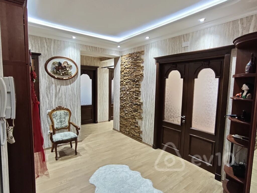 Yasamal, 3 otaqlı, Yeni tikili, m. İnşaatçılar, 122 kv. m