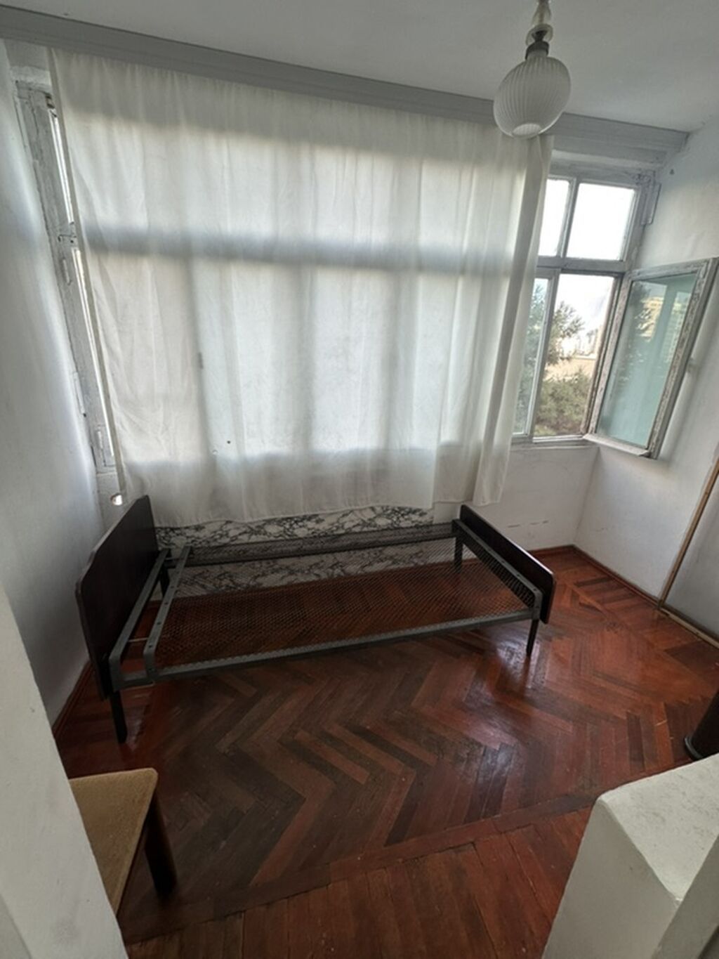 2 otaqlı mənzil kirayə verilir. Qaz su işıq daimi. İstilik mərkəzi. 3
