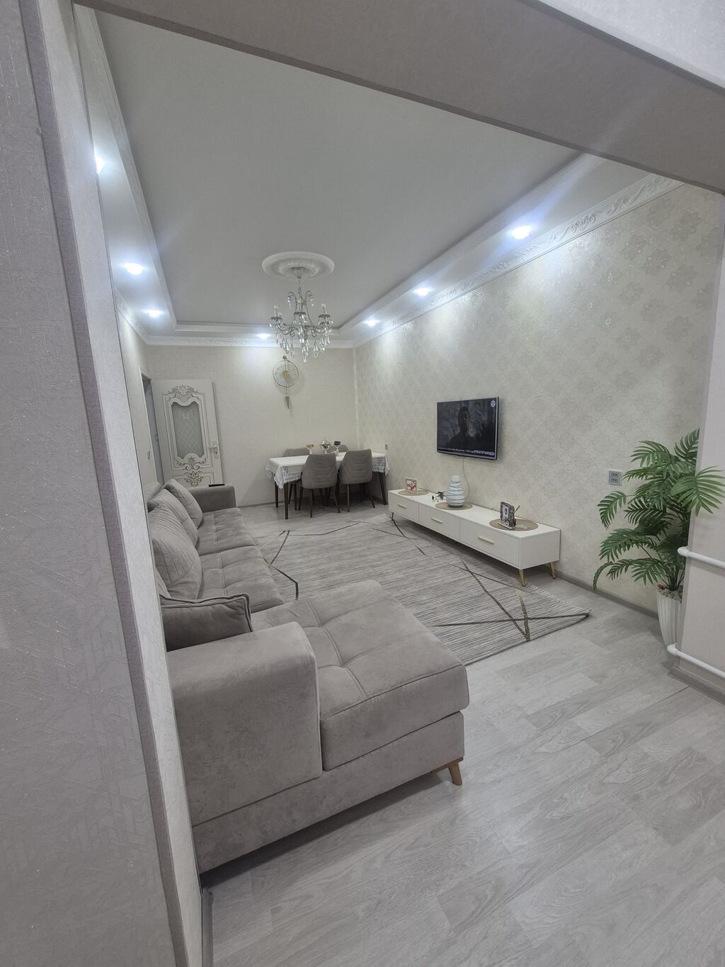 Bakı, 7-ci mikrorayon, 3 otaqlı, Köhnə tikili, m. Dərnəgül, 82 kv. m