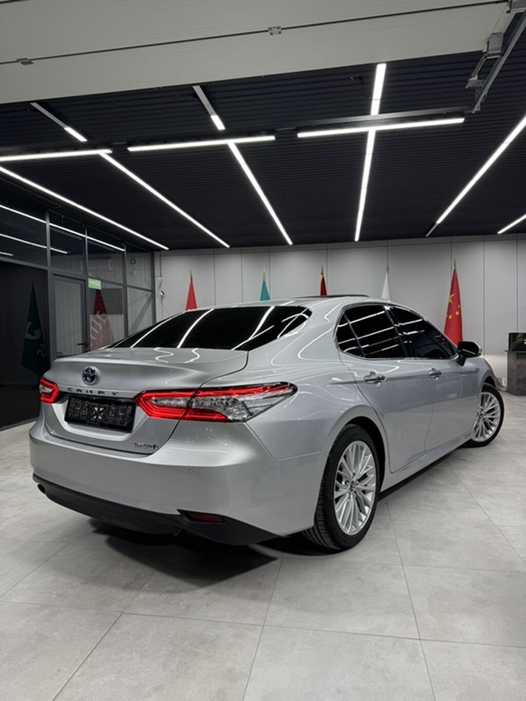Toyota Camry: 2018 г., 2.5 л, Вариатор, Гибрид, Седан: фото 8