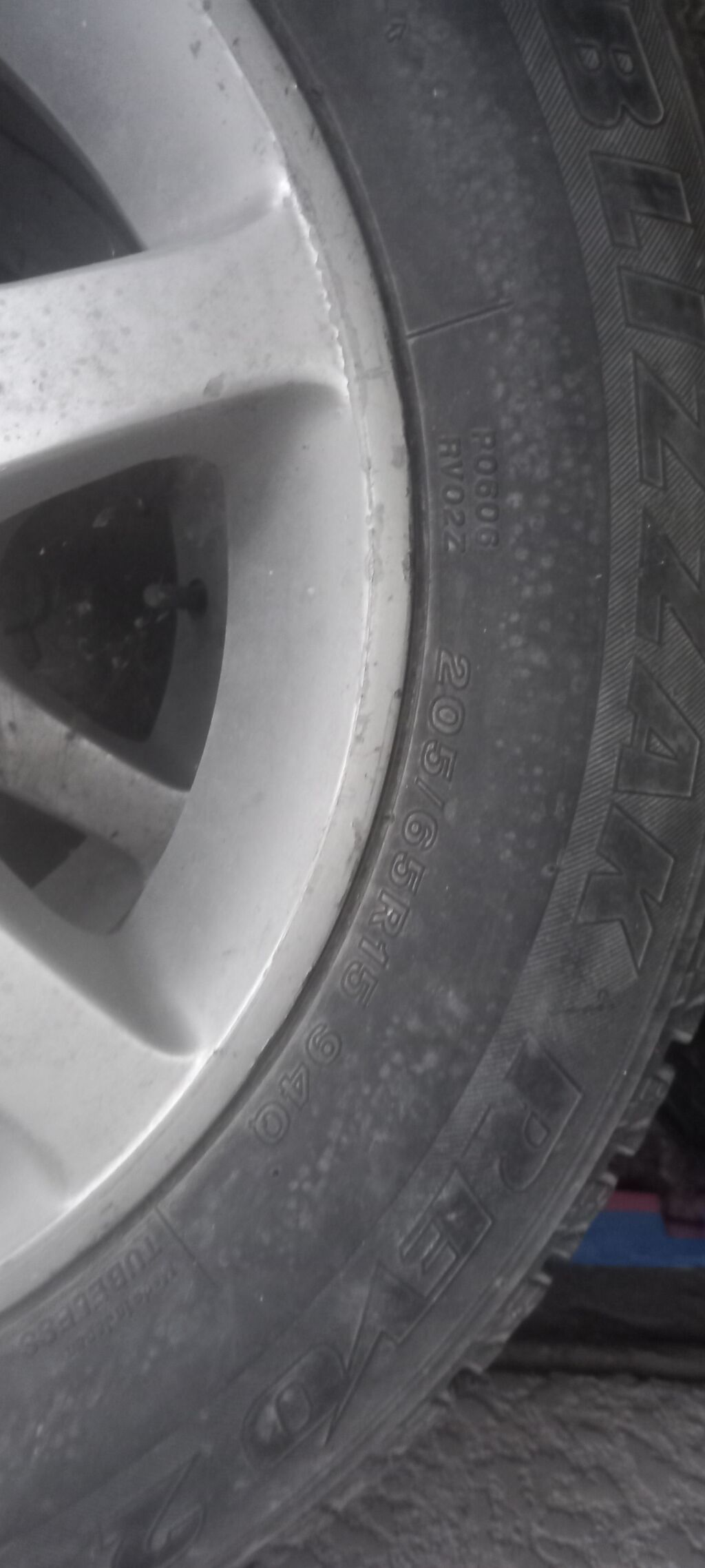 Комплект из 4 колес в сборе: литые диски + зимние шины Bridgestone: фото 2