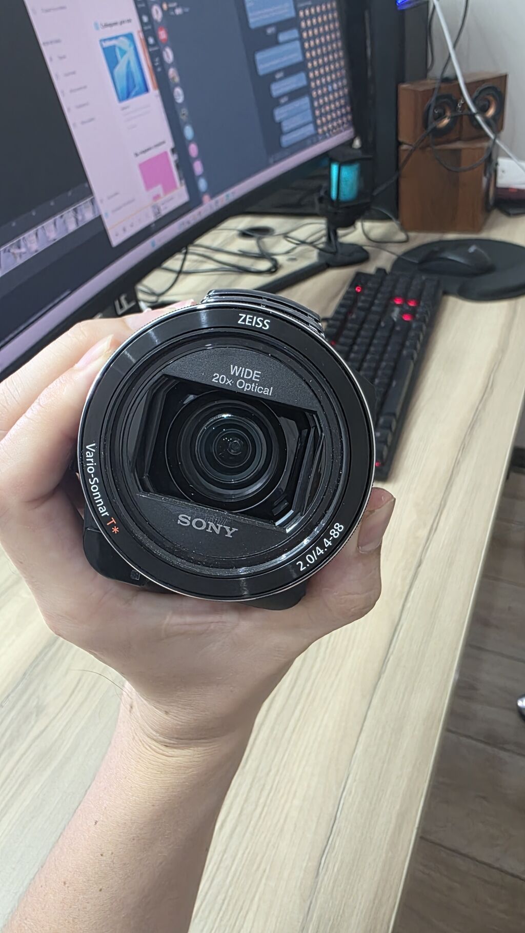 Видеокамера Sony Handycam FDR‑AX53 4K Продаю в связи тем, что камера: фото 5