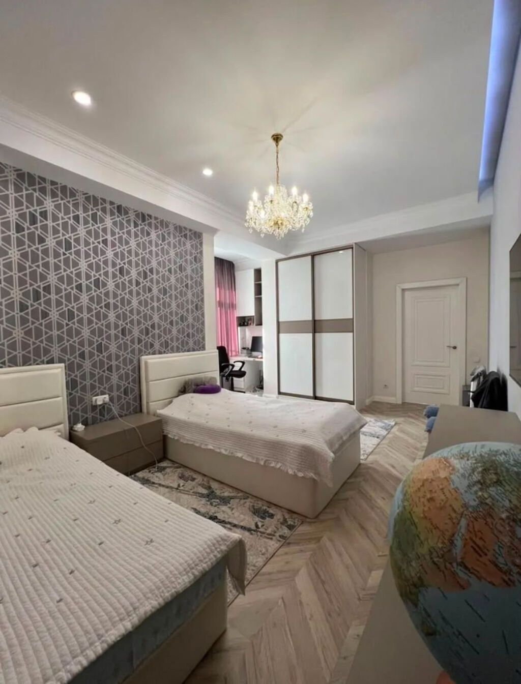3 комнаты, 140 м², Золотой квадрат Элитка, 7 этаж, Дизайнерский ремонт: фото 4