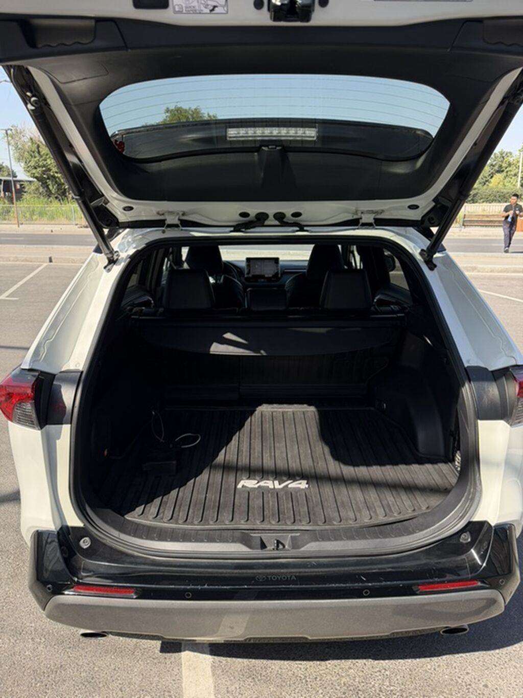 Toyota RAV4: 2022 г., 2.5 л, Гибрид, Кроссовер: фото 7