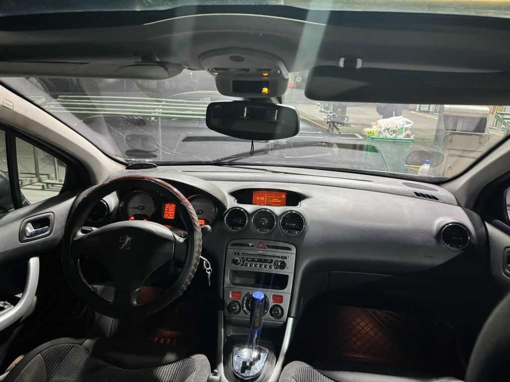 Peugeot 308: 2009 г., 1.6 л, Автомат, Бензин, Хэтчбэк: фото 5