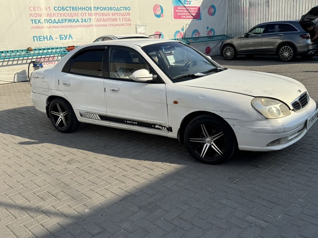 Daewoo Nubira: 2002 г., 1.6 л, Механика, Бензин, Седан: фото 2