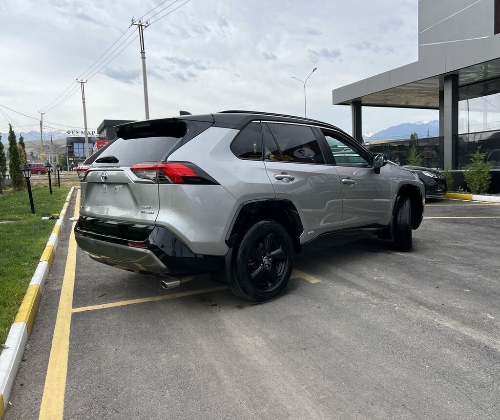 Toyota RAV4: 2021 г., 2.5 л, Автомат, Гибрид, Внедорожник — фото 3