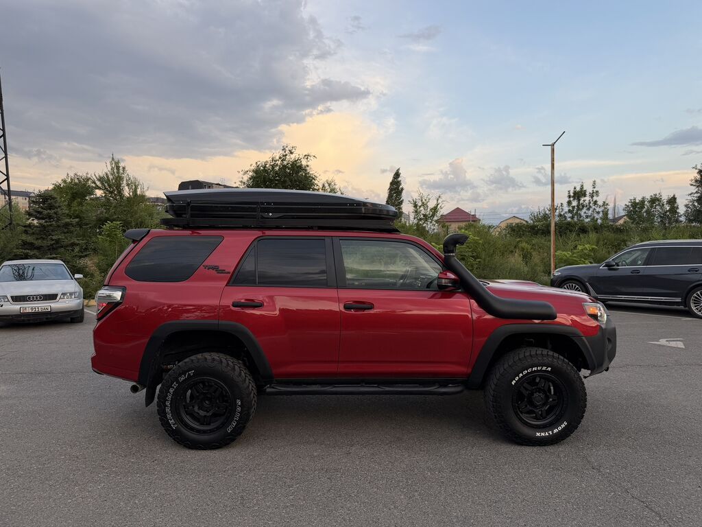 Toyota 4Runner: 2017 г., 4 л, Автомат, Бензин, Внедорожник — фото 6