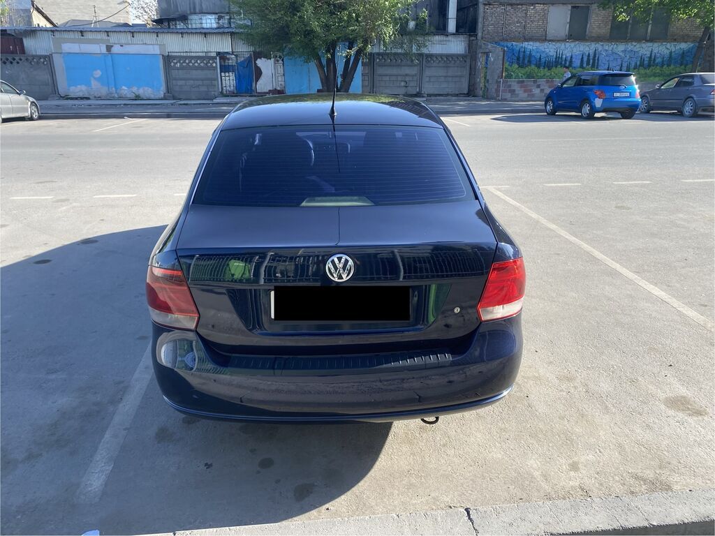 Volkswagen Polo: 2010 г., 1.6 л, Механика, Бензин, Седан: фото 6