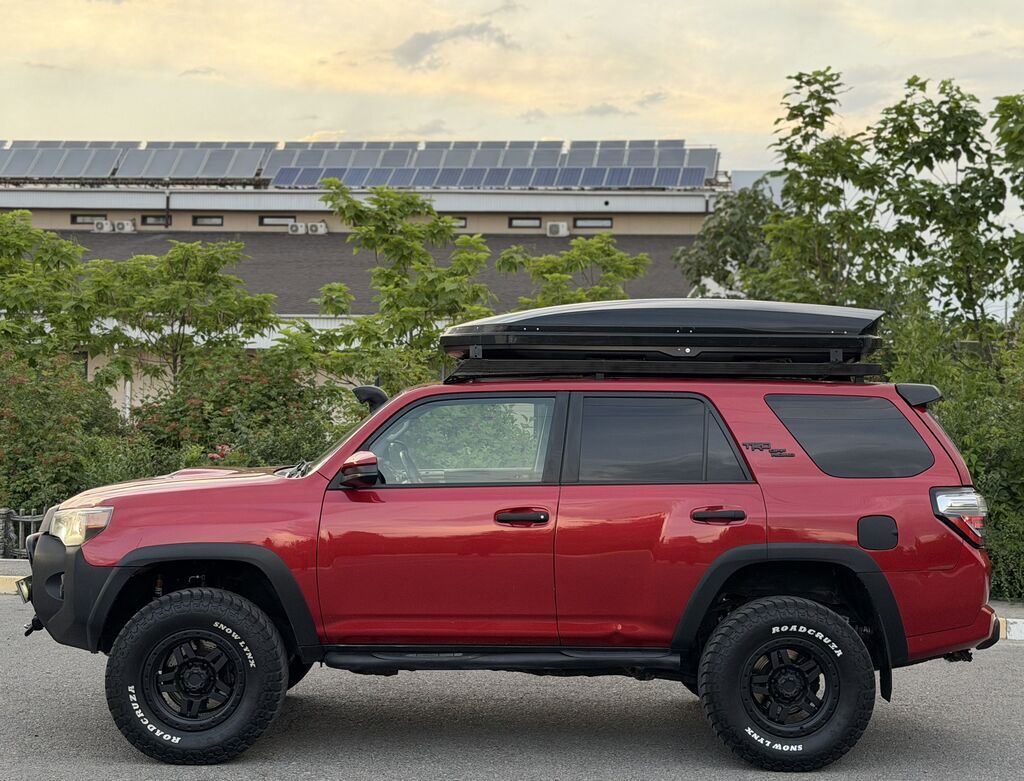 Toyota 4Runner: 2017 г., 4 л, Автомат, Бензин, Внедорожник — фото 5