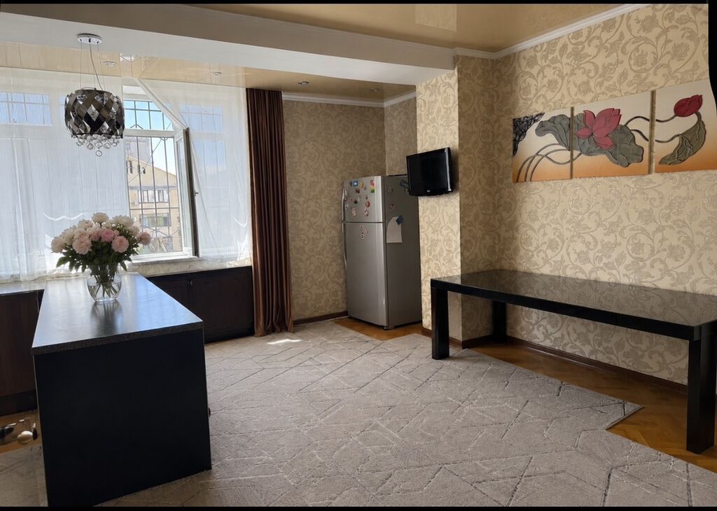 3 комнаты, 187 м², Золотой квадрат Элитка, 3 этаж, Дизайнерский ремонт: фото 2