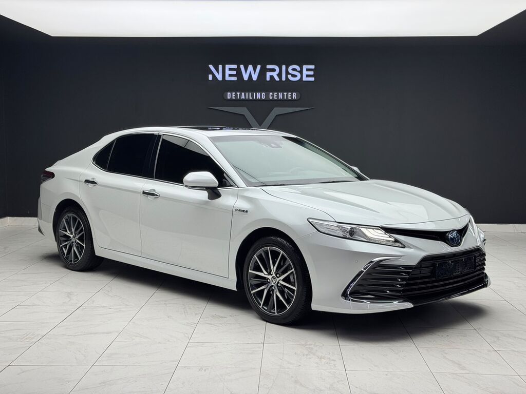 Toyota Camry: 2023 г., 2.5 л, Автомат, Гибрид, Седан: фото 2