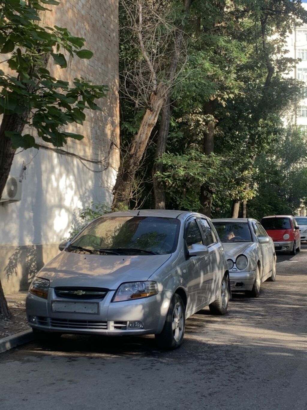 Chevrolet Aveo: 2006 г., 1.4 л, Механика, Бензин, Хэтчбэк — фото 1