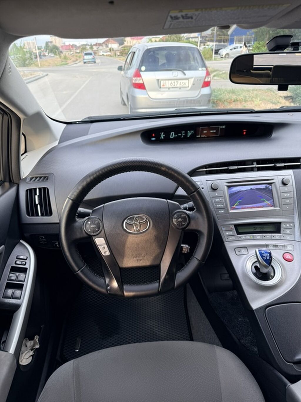 Toyota Prius: 2013 г., 1.8 л, Автомат, Гибрид, Хэтчбэк: фото 6