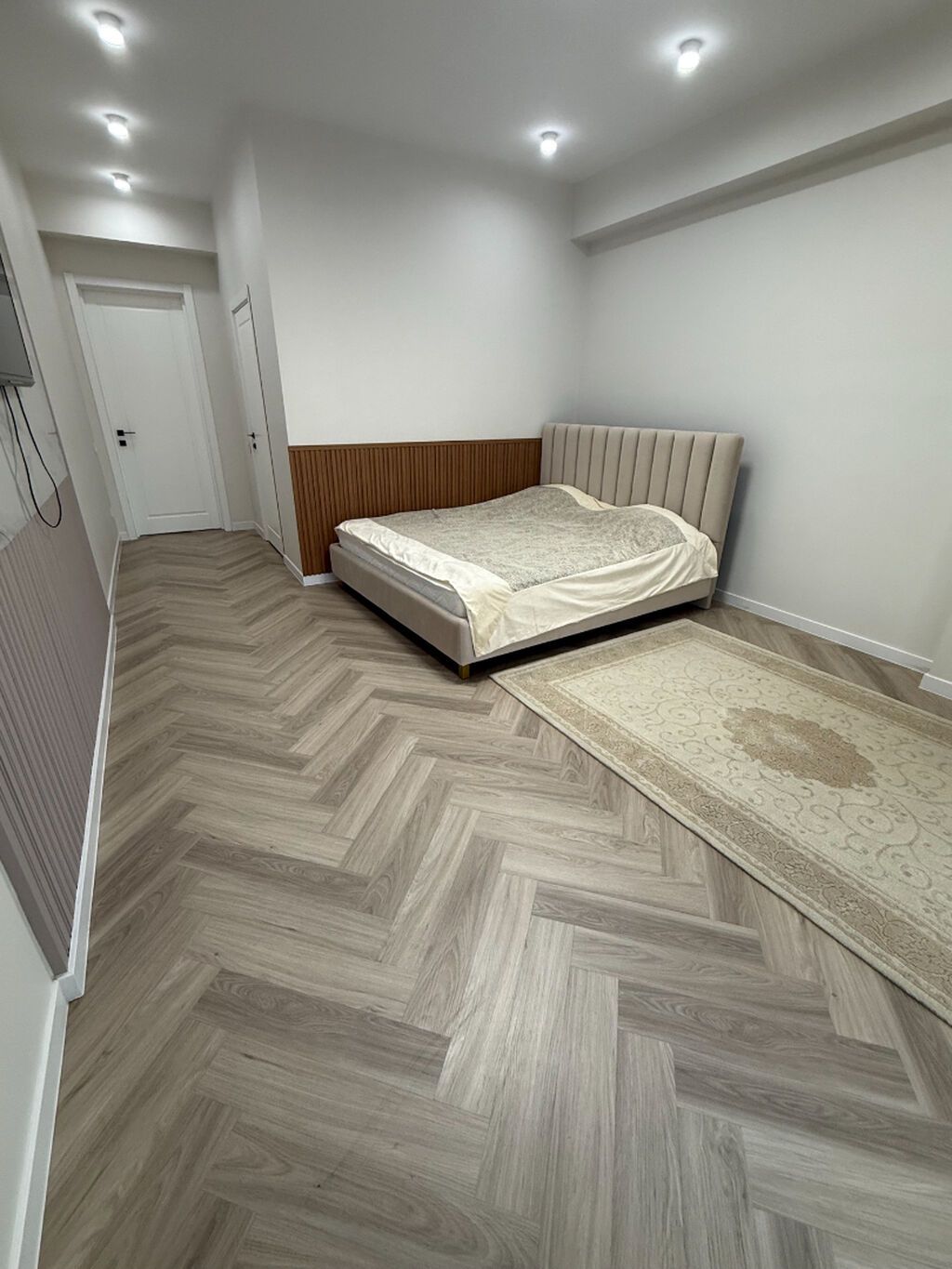 3 комнаты, 137 м², Золотой квадрат 10 этаж, Дизайнерский ремонт: фото 4