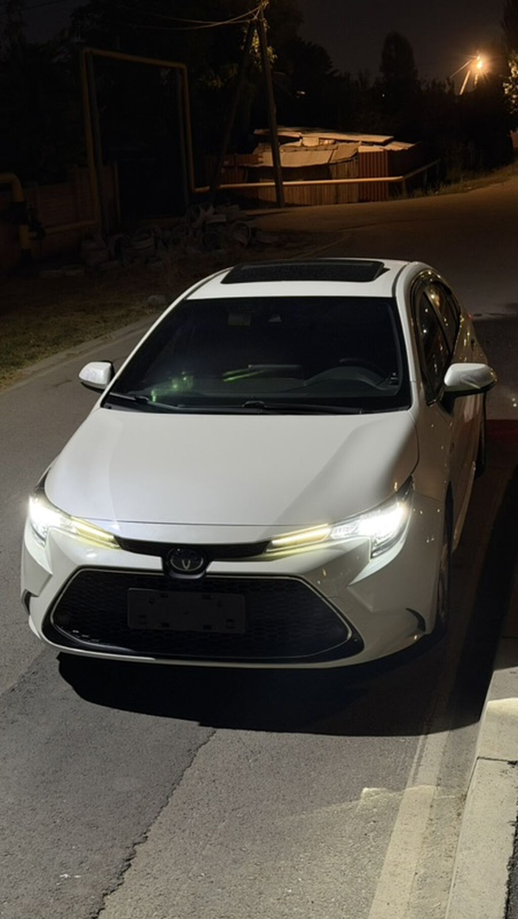 Toyota Corolla: 2019 г., 1.8 л, Автомат, Гибрид, Седан: фото 4