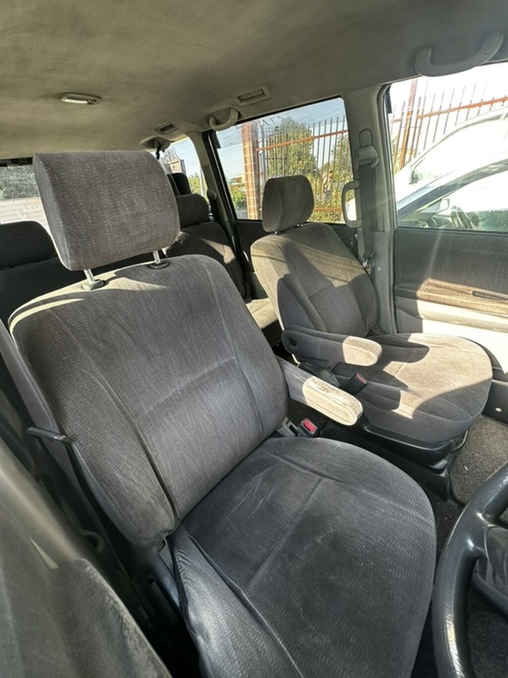 Toyota Noah: 2003 г., 2 л, Автомат, Бензин, Минивэн: фото 7