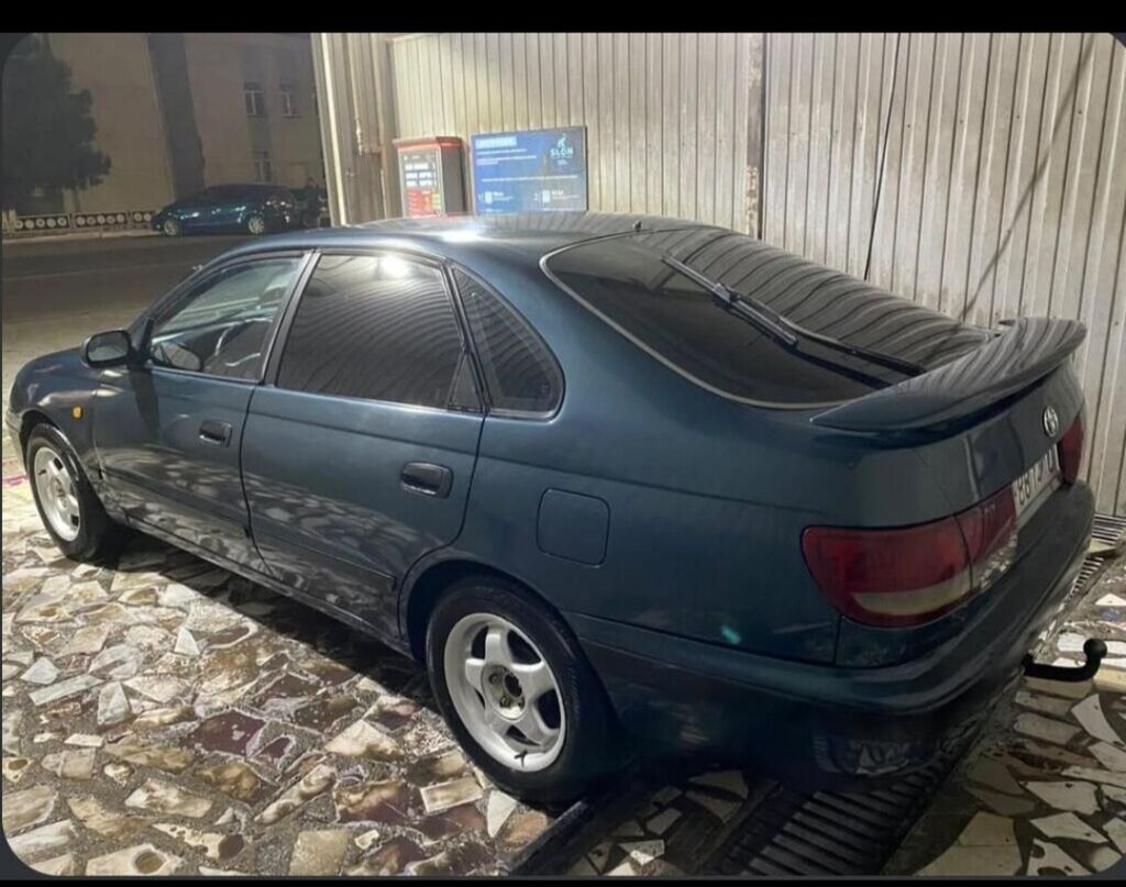 Toyota Carina E: 1995 г., 1.6 л, Механика, Бензин, Лифтбек: фото 2