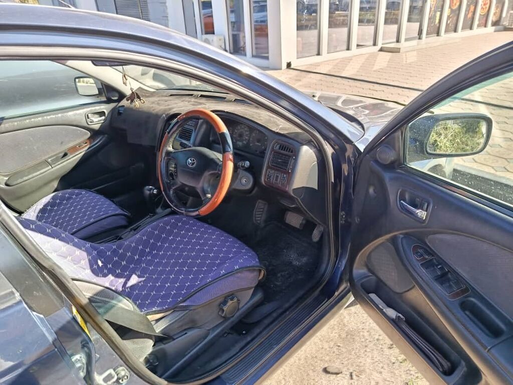Toyota Avensis: 2001 г., 1.8 л, Автомат, Бензин, Лифтбек: фото 4