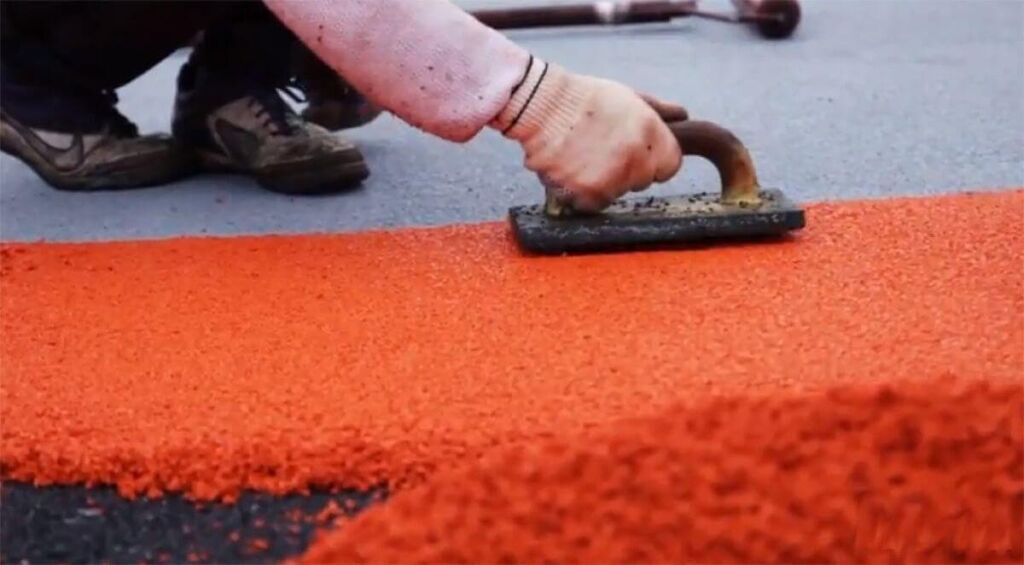 Спортивное покрытие из гранулированного материала, представленное в: фото 8