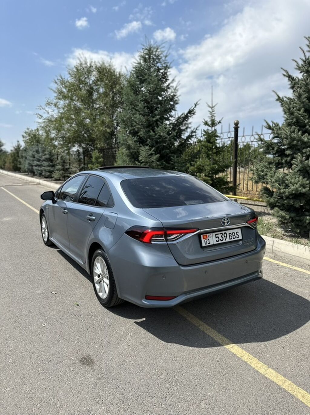 Toyota Corolla: 2019 г., 1.8 л, Вариатор, Гибрид, Седан: фото 4