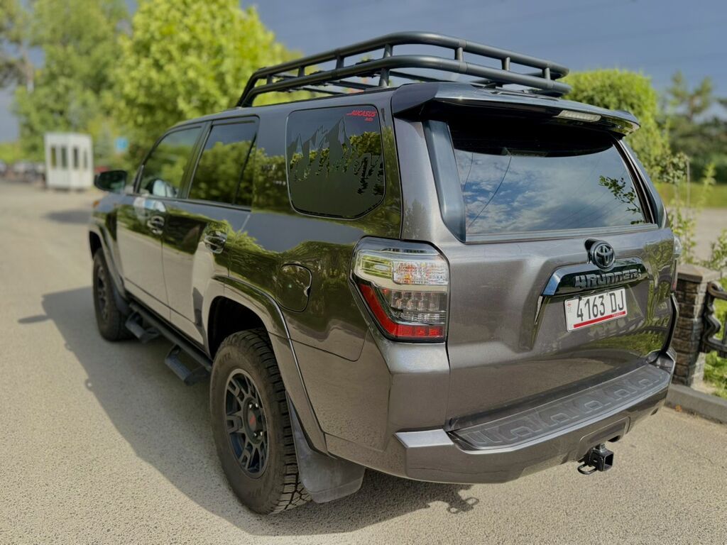 Toyota 4Runner: 2020 г., 4 л, Автомат, Бензин, Внедорожник: фото 6