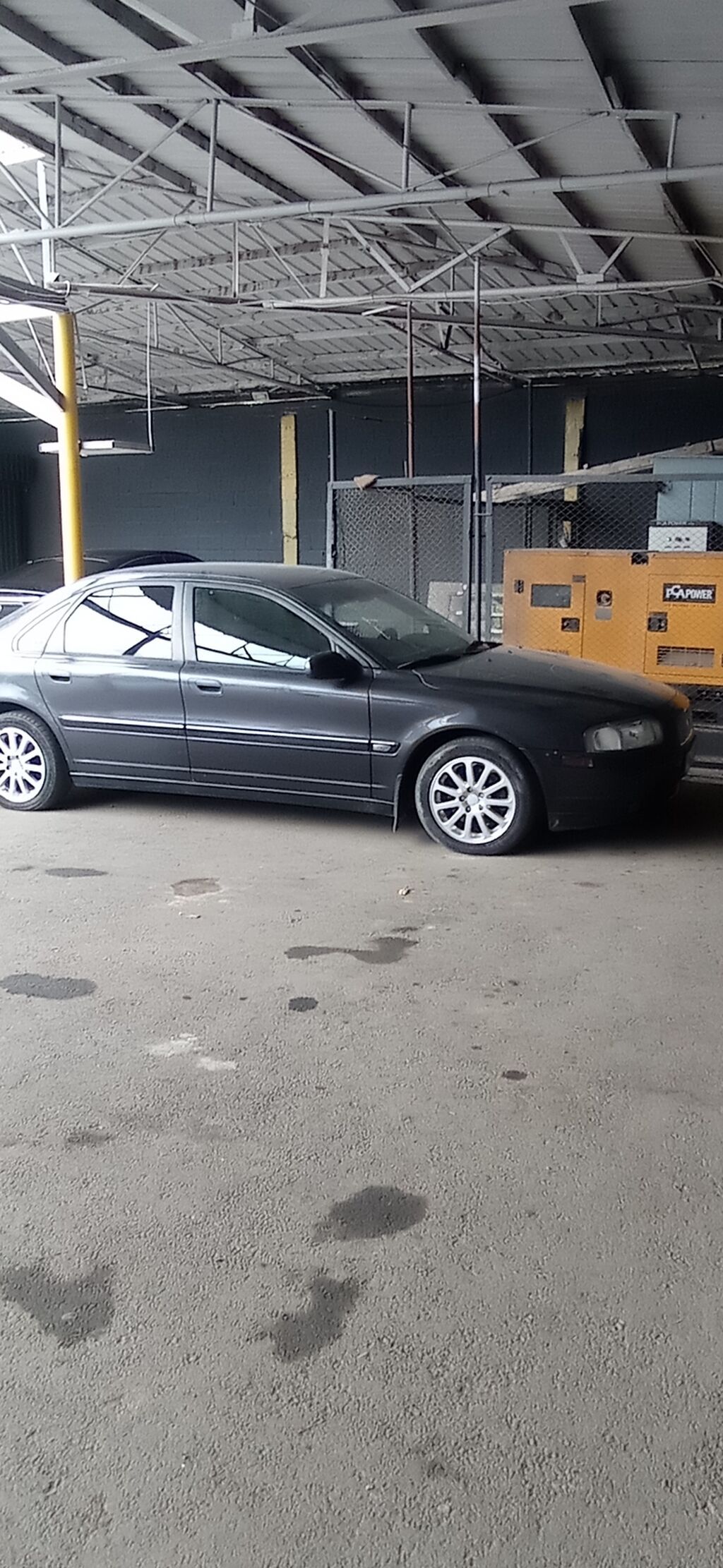 Volvo S80: 2002 г., 2 л, Механика, Бензин, Седан: фото 1