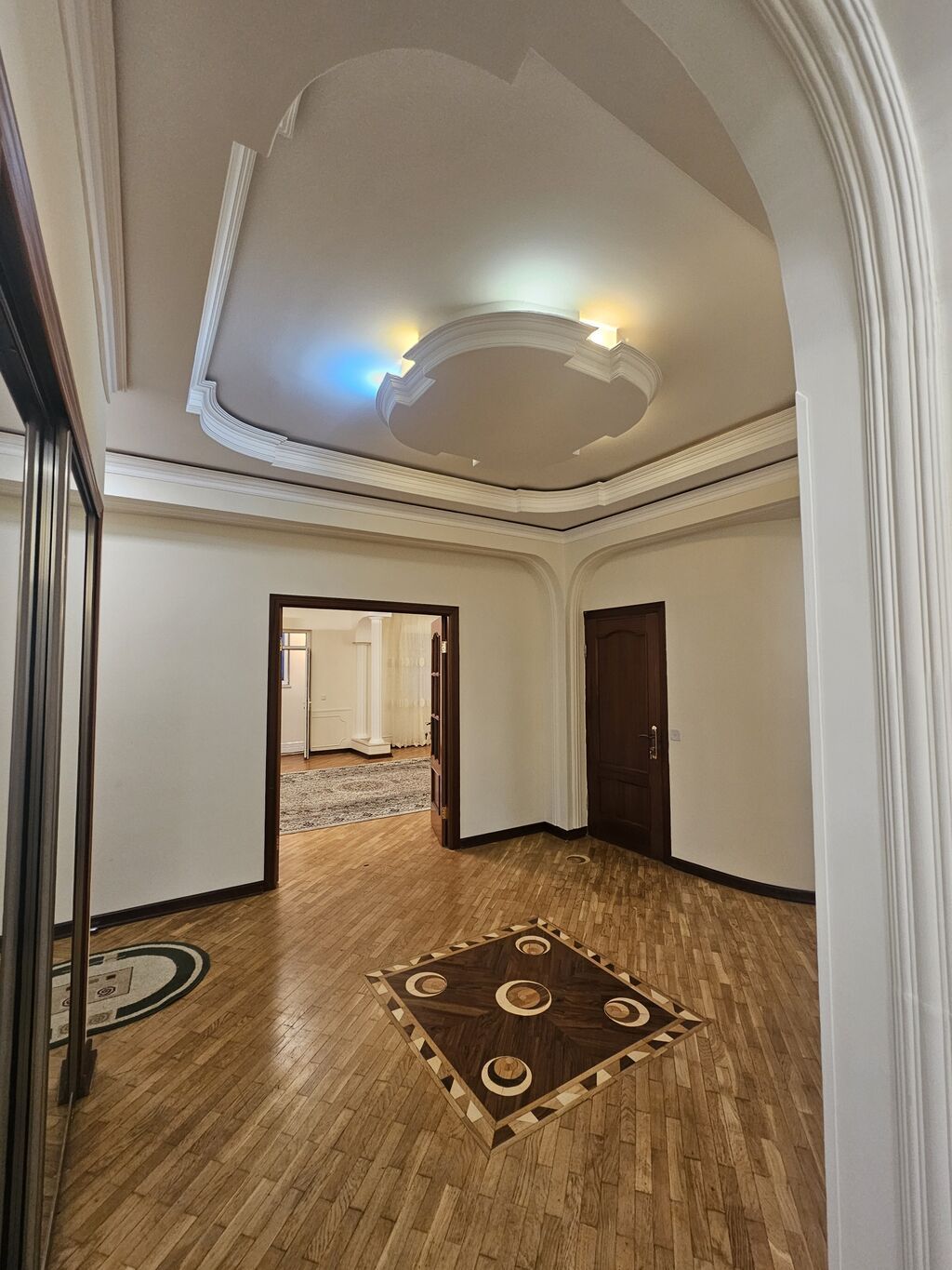 6-cı mikrorayon, 4 otaqlı, Yeni tikili, m. Azadlıq Prospekti, 150 kv. m