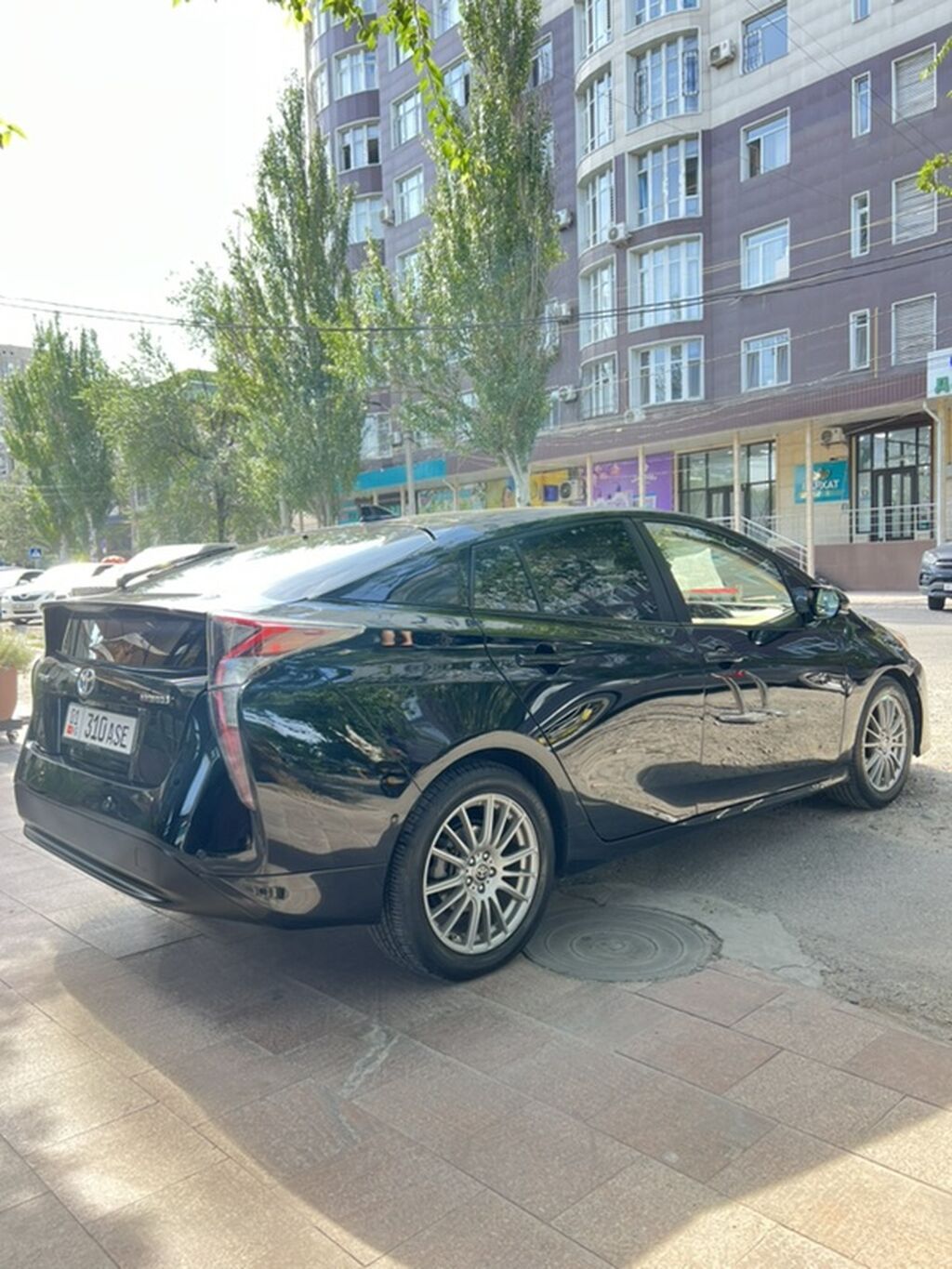 Toyota Prius: 2017 г., 1.8 л, Вариатор, Гибрид, Хэтчбэк: фото 4