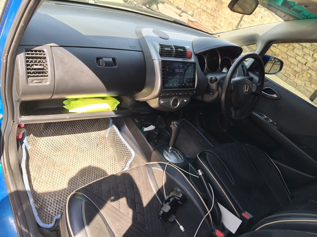 Honda Fit: 2003 г., 1.5 л, Вариатор, Бензин, Хэтчбэк: фото 6