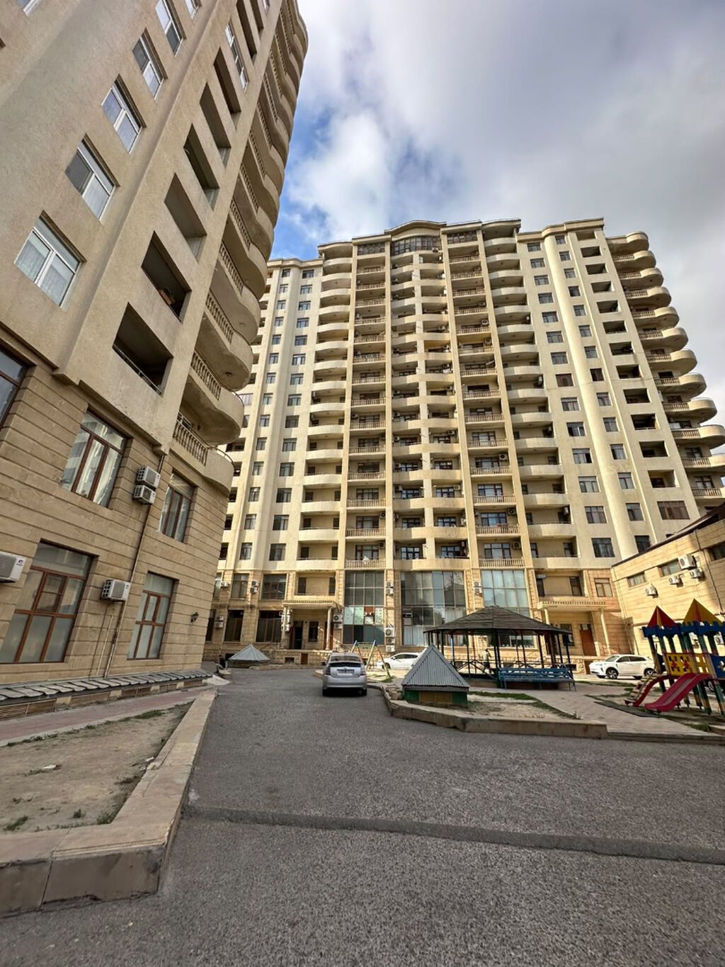3 otaqlı, Yeni tikili, 155 kv. m