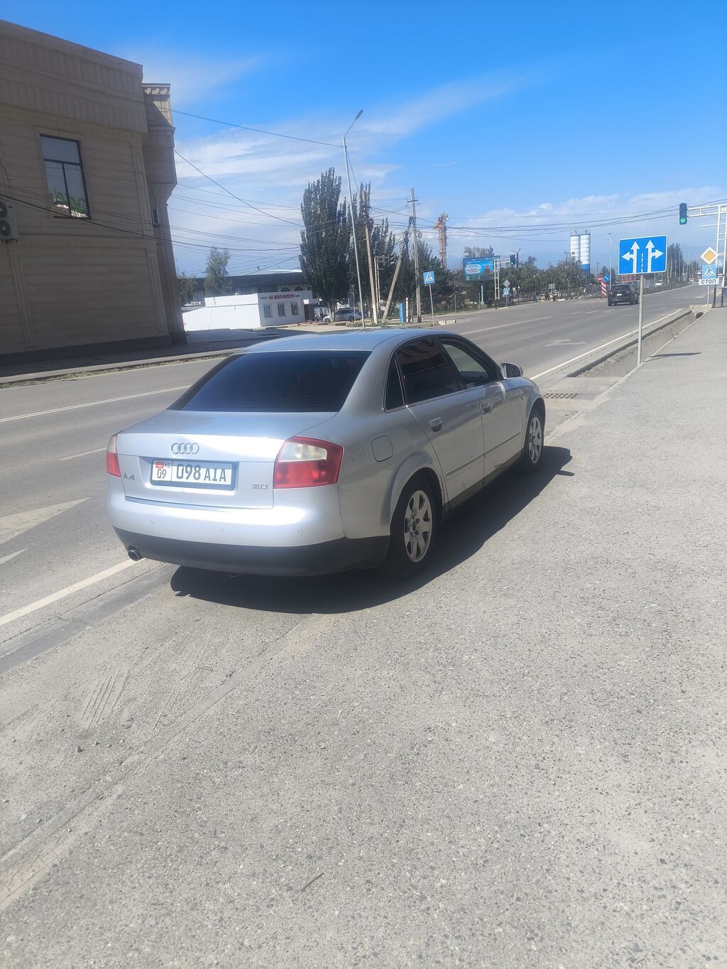 Audi A4: 2002 г., 0.2 л, Автомат, Бензин, Седан: фото 3